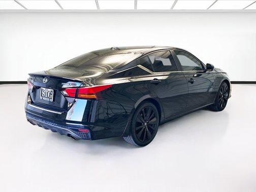 2022 Nissan Altima SR FWD