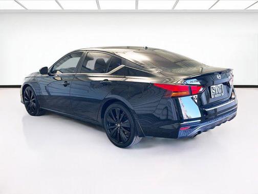 2022 Nissan Altima SR FWD