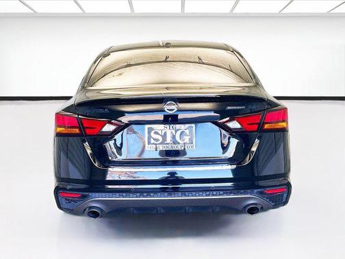 2022 Nissan Altima SR FWD