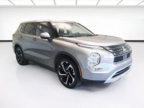 Gray 2024 Mitsubishi Outlander SE