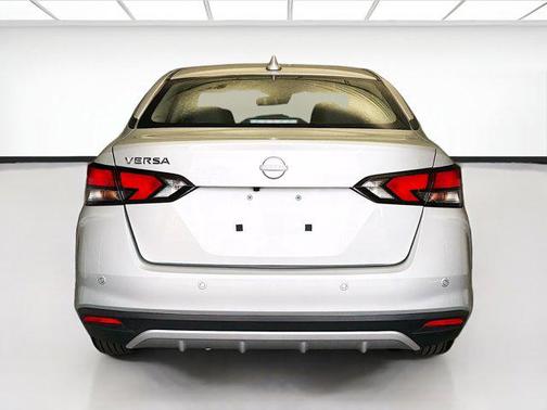 Brilliant Silver Metallic 2025 Nissan Versa 1.6 SV