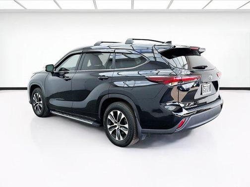 2024 Toyota Highlander Hybrid XLE
