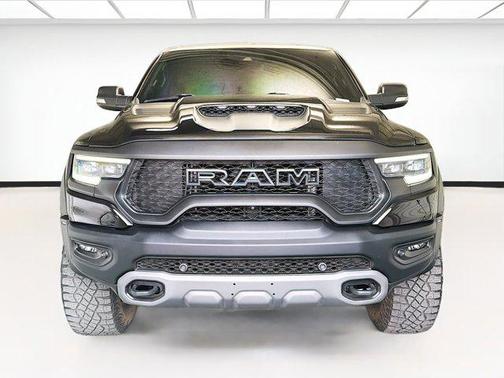 Diamond Black Crystal Pearlcoat 2022 RAM 1500 TRX