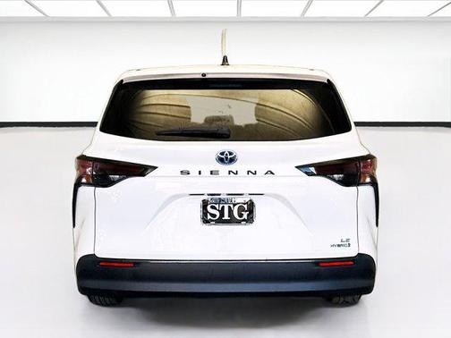 2023 Toyota Sienna LE