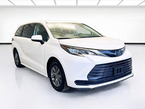 2023 Toyota Sienna LE
