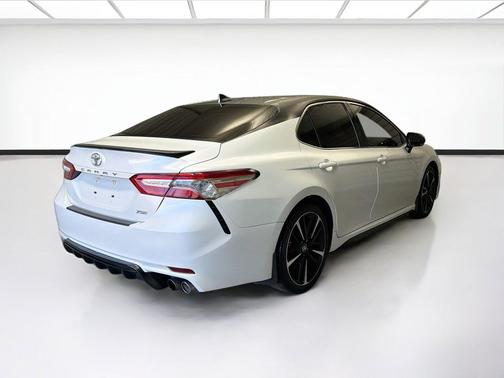 Wind Chill Pearl 2019 Toyota Camry XSE