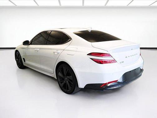 Uyuni White 2023 Genesis G70 2.0T RWD
