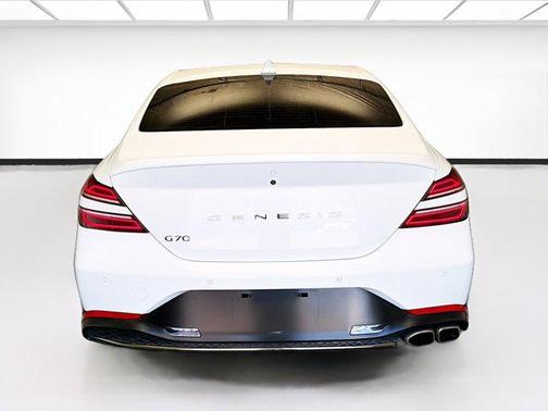 Uyuni White 2023 Genesis G70 2.0T RWD