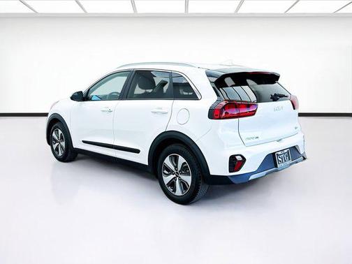 2022 Kia Niro LX