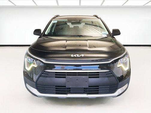 Aurora Black 2024 Kia Niro EX