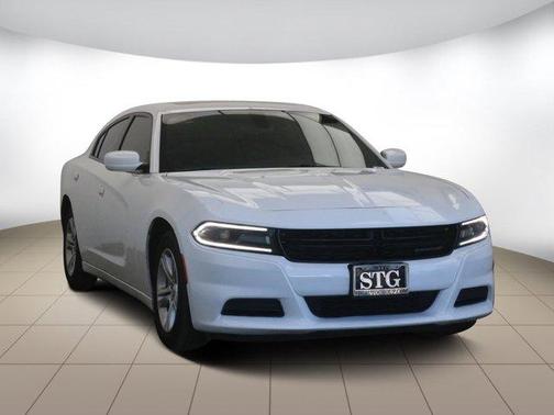Photo 4 of 31 of 2020 Dodge Charger SXT