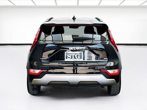 Aurora Black Pearl 2023 Kia Niro SX