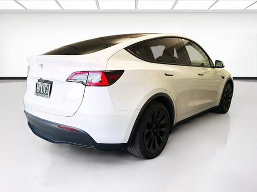 Pearl White Multi-Coat 2023 Tesla Model Y Long Range Dual Motor All-Wheel Drive