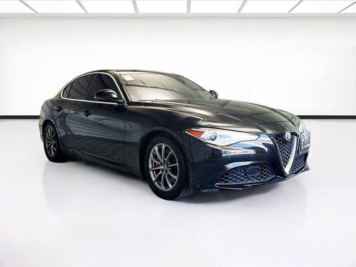 Alfa Black 2018 Alfa Romeo Giulia Base