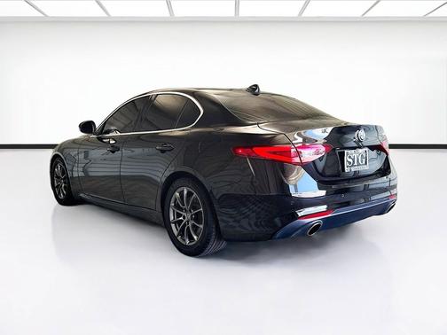 Alfa Black 2018 Alfa Romeo Giulia Base