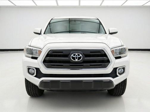 Super White 2017 Toyota Tacoma Limited