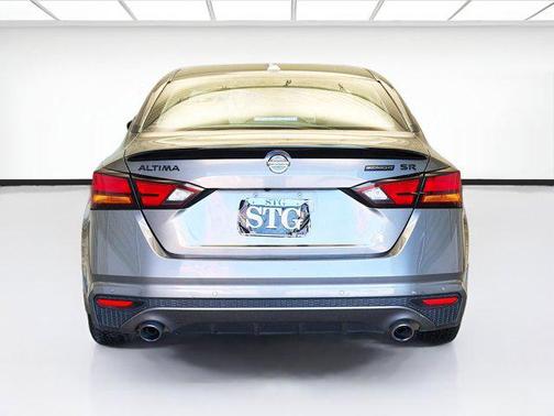 2022 Nissan Altima SR FWD