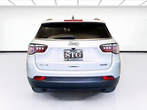 Silver Zynith Metallic Clearcoat 2025 Jeep Compass Latitude