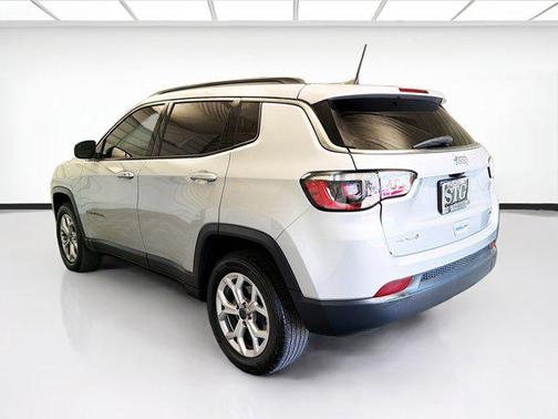 Silver Zynith Metallic Clearcoat 2025 Jeep Compass Latitude