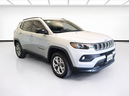 Silver Zynith Metallic Clearcoat 2025 Jeep Compass Latitude