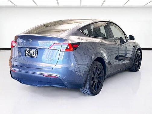 2022 Tesla Model Y Long Range Dual Motor All-Wheel Drive