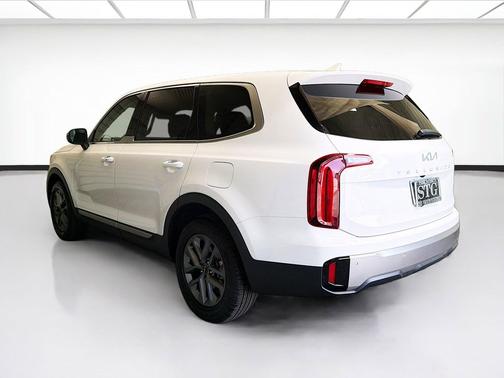 Glacial White Pearl 2025 Kia Telluride LX