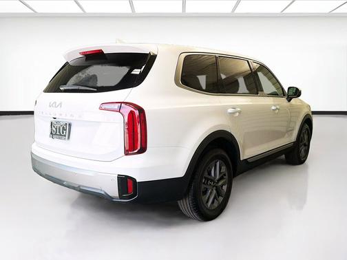 Glacial White Pearl 2025 Kia Telluride LX