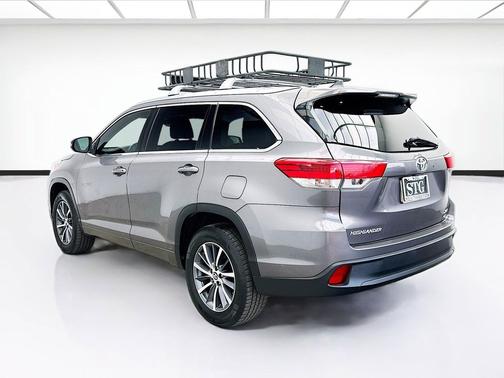 Predawn Gray Mica 2018 Toyota Highlander XLE