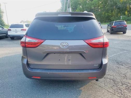 2016 Toyota Sienna XLE