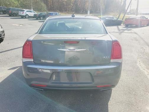 2018 Chrysler 300 Touring