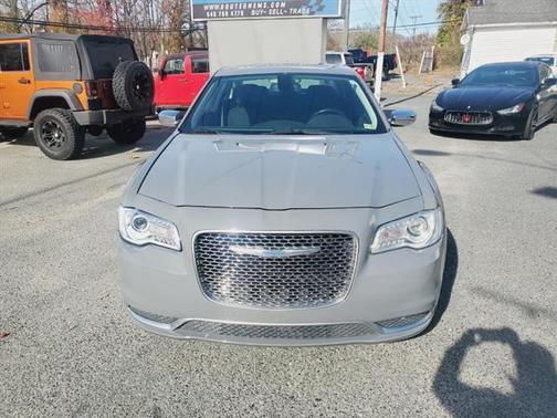 2018 Chrysler 300 Touring