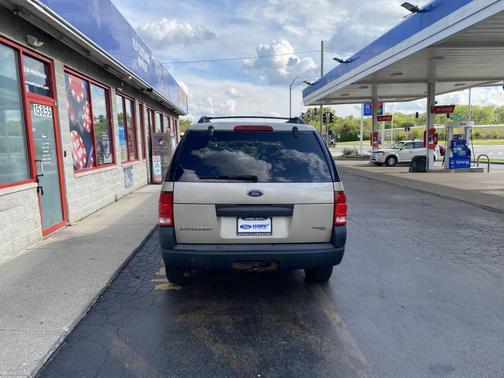 Gold 2005 Ford Explorer XLS