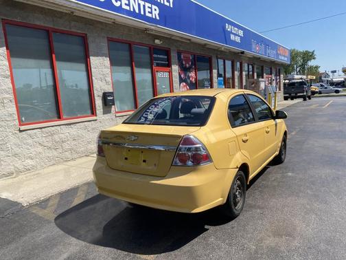 Summer Yellow 2010 Chevrolet Aveo LT