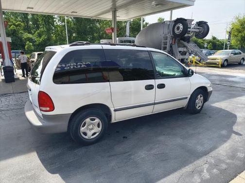 1999 Dodge Caravan Base