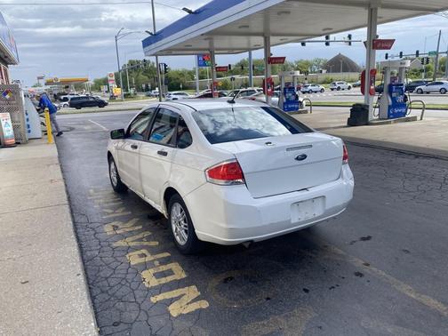 white 2010 Ford Focus SE