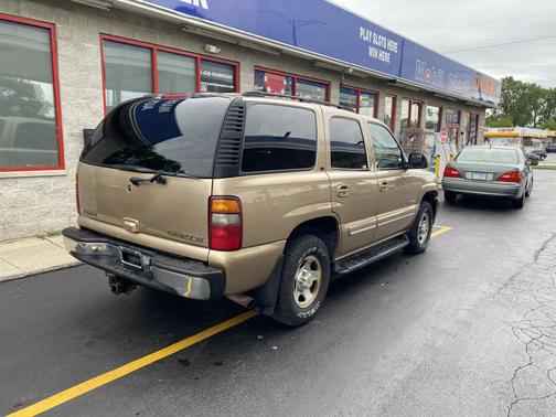 Gold 2000 Chevrolet Tahoe Base
