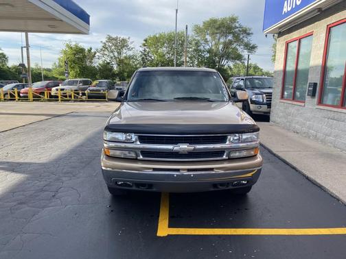 Gold 2000 Chevrolet Tahoe Base