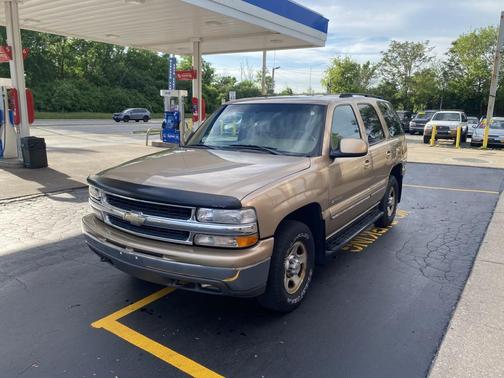 Gold 2000 Chevrolet Tahoe Base