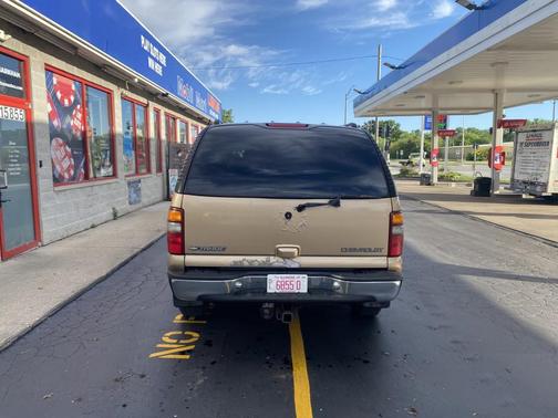 Gold 2000 Chevrolet Tahoe Base