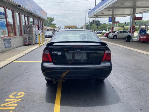 Black 2007 Ford Focus ZX4 S
