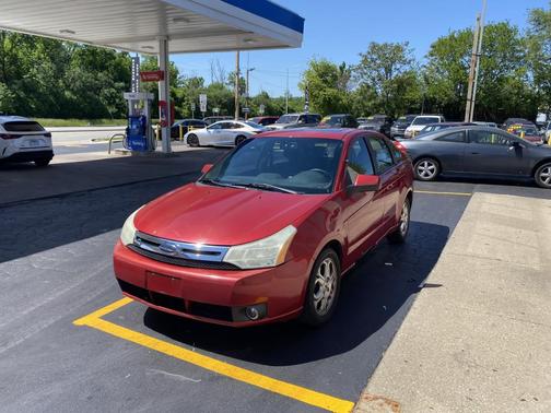 Red 2009 Ford Focus SES