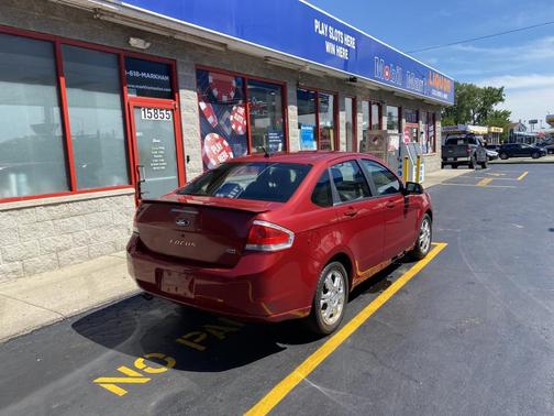 Red 2009 Ford Focus SES