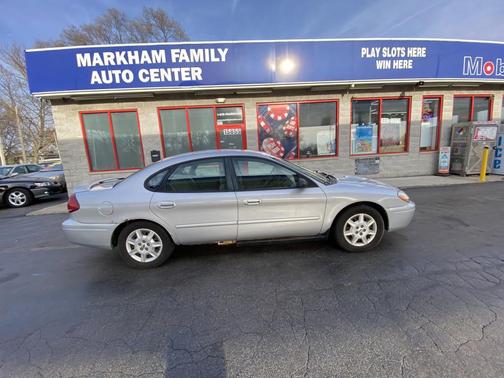 Silver 2006 Ford Taurus SE