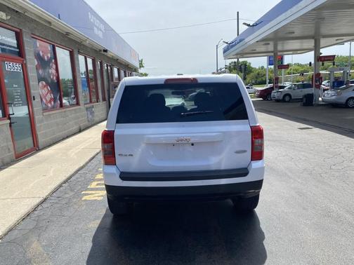 white 2016 Jeep Patriot Latitude