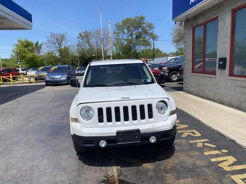 white 2016 Jeep Patriot Latitude