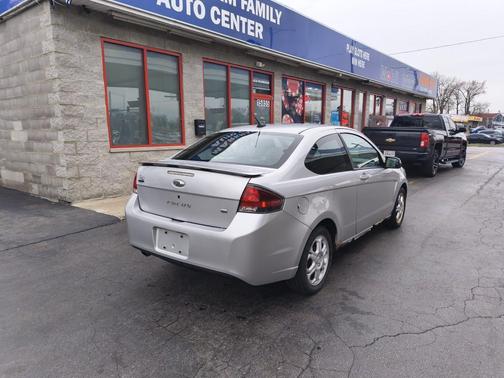Brilliant Silver Clearcoat Metallic 2009 Ford Focus SE