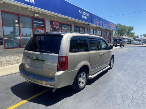 Gold 2009 Dodge Grand Caravan SXT