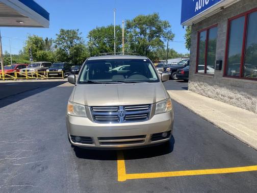 Gold 2009 Dodge Grand Caravan SXT