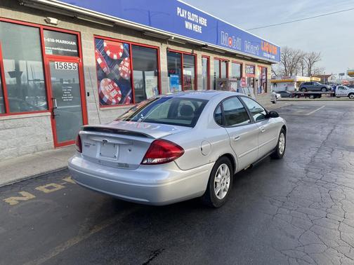 Silver Frost Clearcoat Metallic 2006 Ford Taurus SE