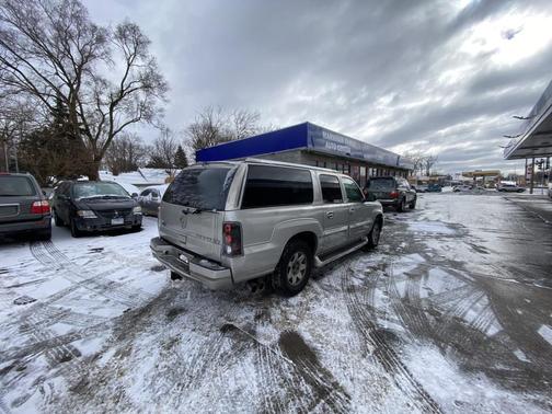 2005 Cadillac Escalade Base